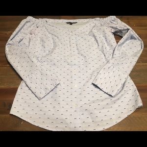 Off the shoulders, fitted blouse